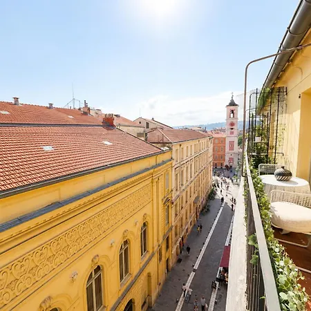 Le Balcon Du Vieux
